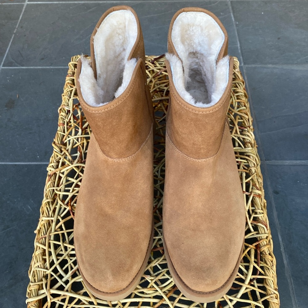UGG Cory II Bootie - W 11 in “Cognac”